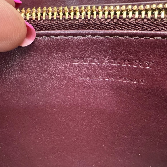 Burberry zip around wallet - Picture 7 of 9